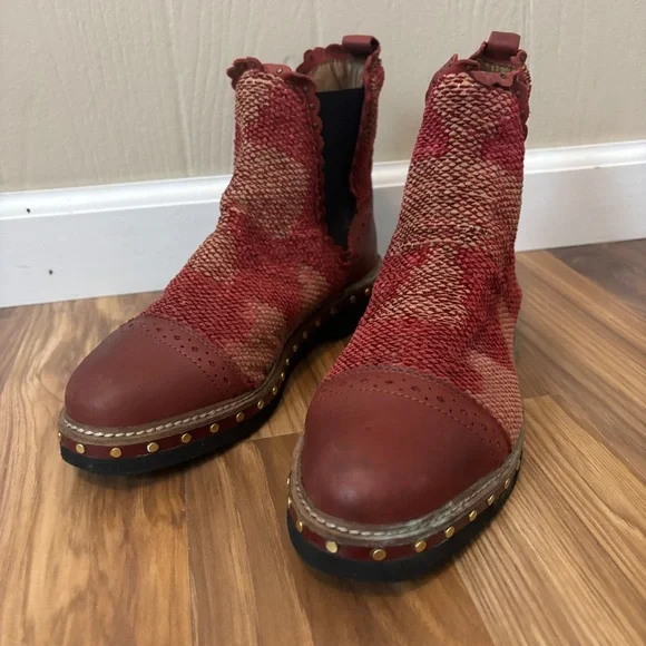 Free People Textile Atlas Chelsea Boot in Burgundy Red Kilim - Picture 8 of 13